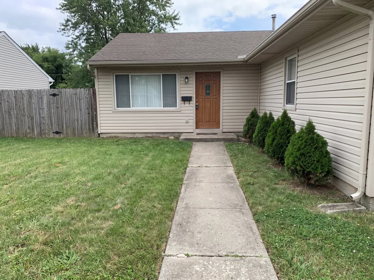 A real yard photo before its landscape redesign