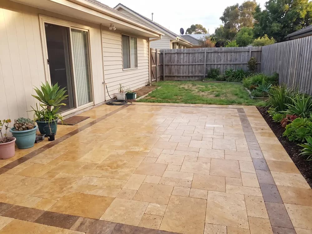 Running-bond travertine